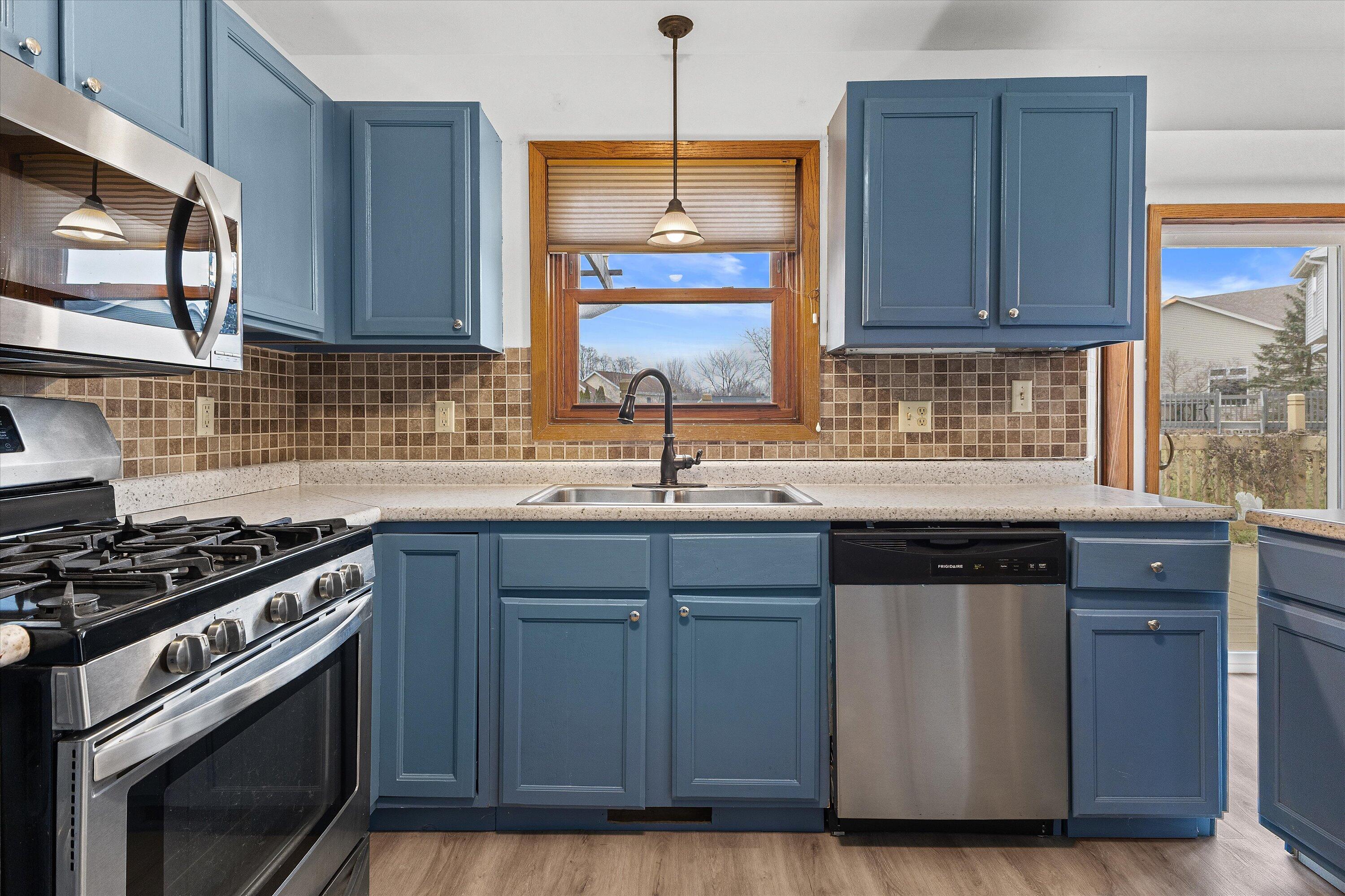 20530 84th Place Bristol, WI 53104 - Photo 7 of 36 Kitchen