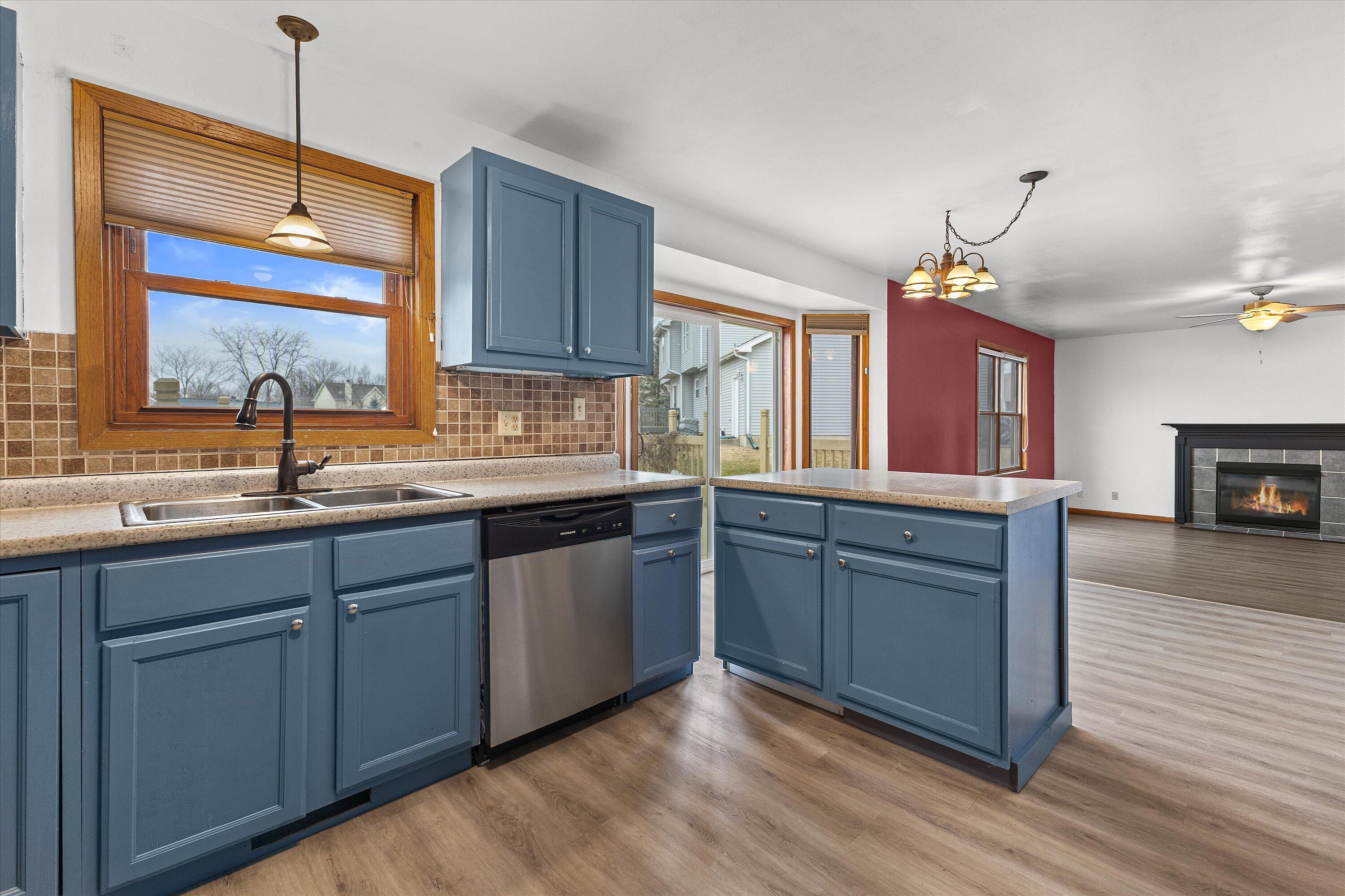 20530 84th Place Bristol, WI 53104 - Photo 8 of 36 Kitchen