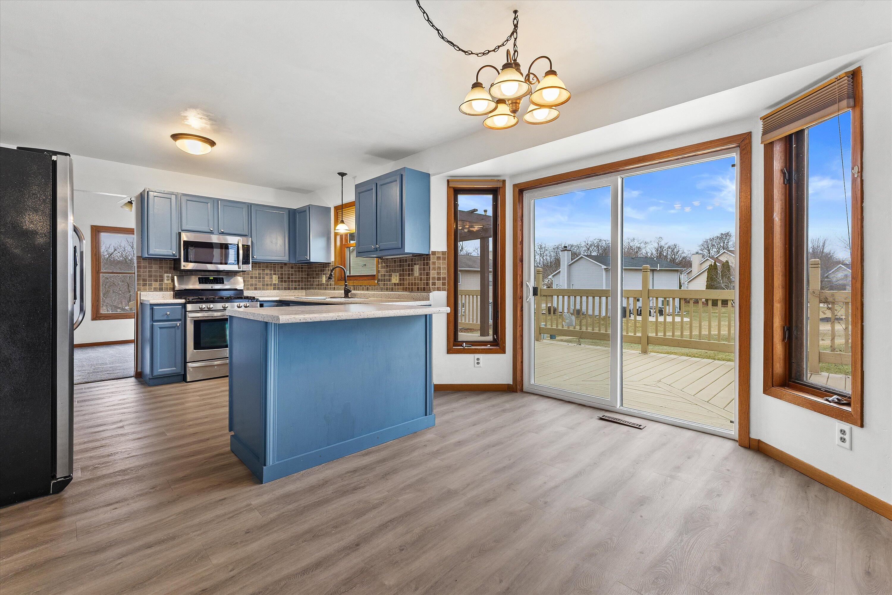 20530 84th Place Bristol, WI 53104 - Photo 10 of 36 Kitchen