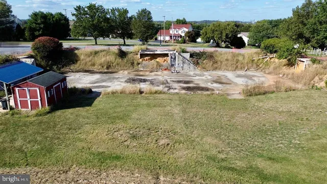 a view of a outdoor space