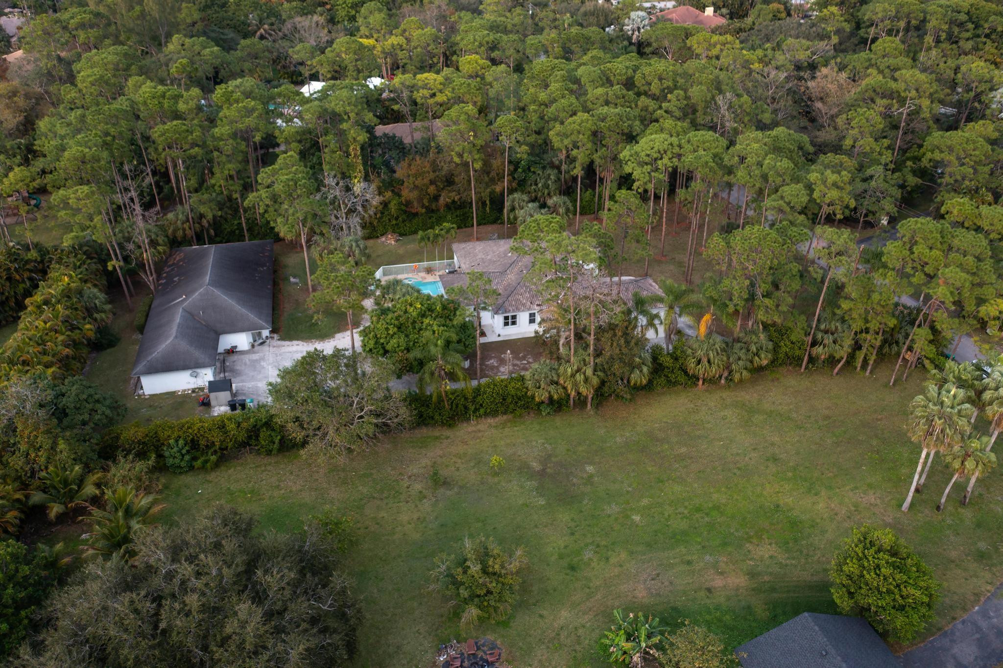 4901 Godfrey Road Parkland, FL 33067 - Photo 16 of 60 a backyard of a house with lots of green space