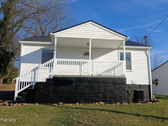 $149,900 | 136 Beaver Street, Bristol, VA 24201