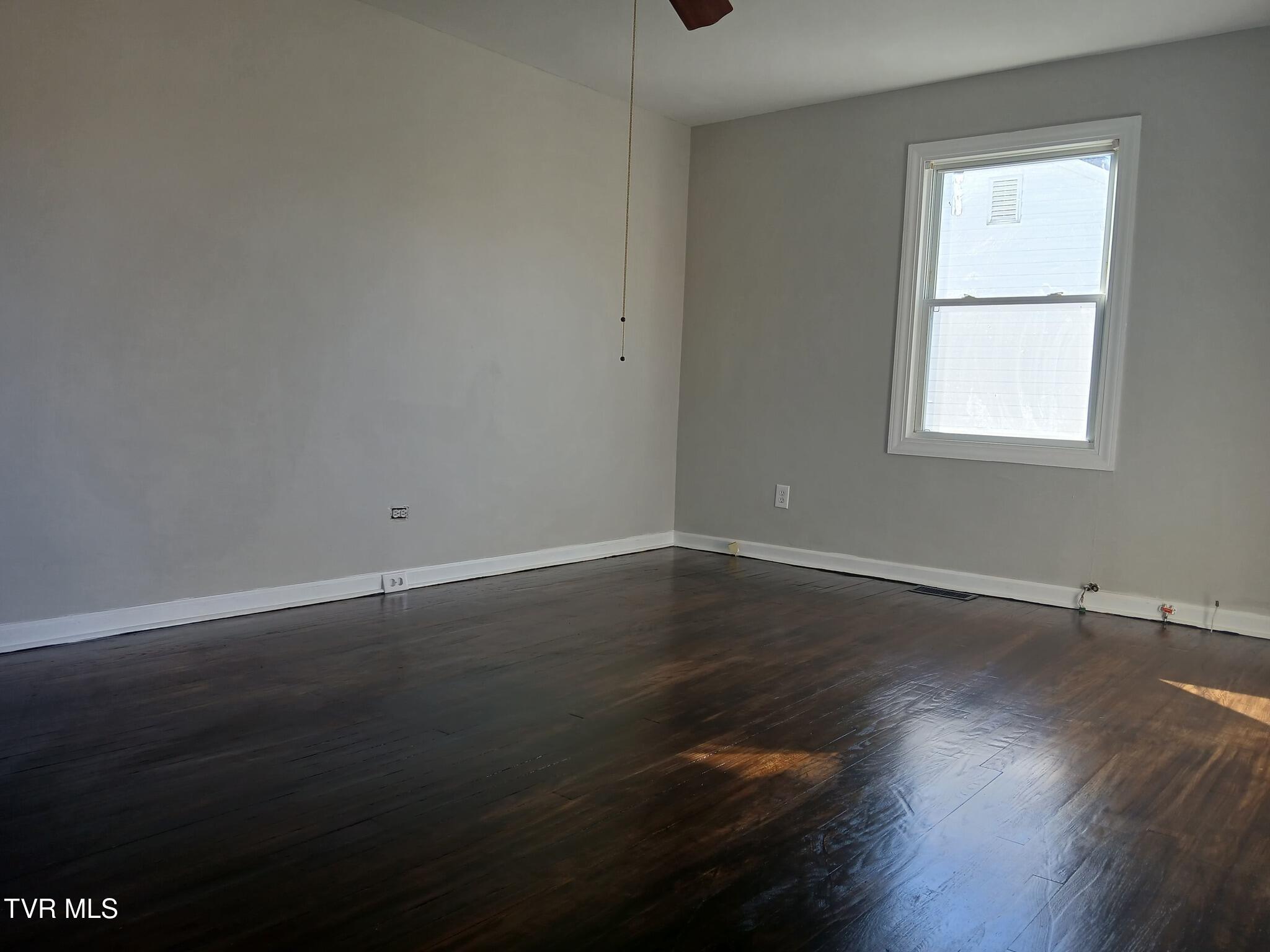 136 Beaver Street Bristol, VA 24201 - Photo 5 of 17 nbb