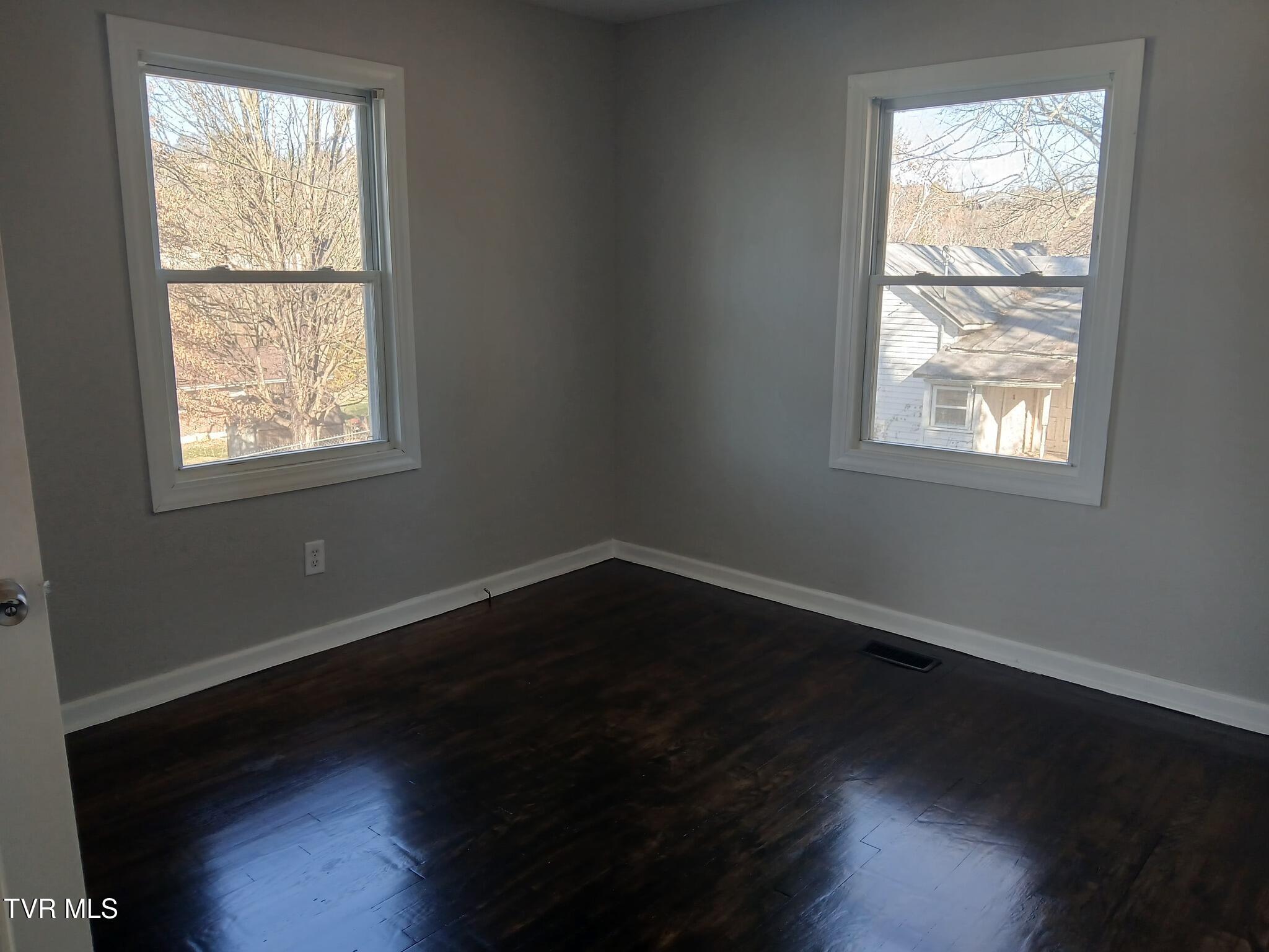 136 Beaver Street Bristol, VA 24201 - Photo 7 of 17 nb9