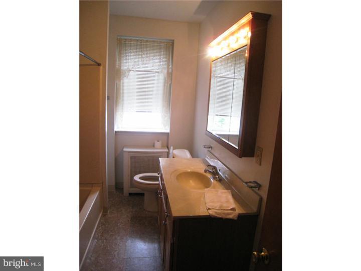 817 Marlyn Road Philadelphia, PA 19151 - Photo 15 of 20 Bathroom