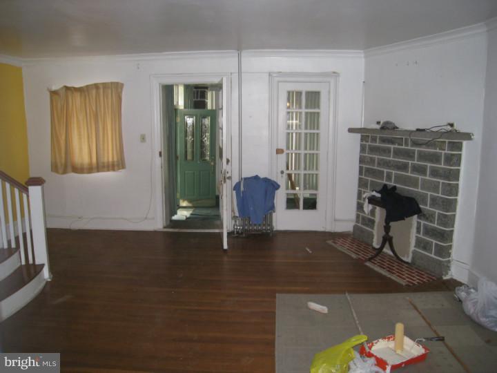 817 Marlyn Road Philadelphia, PA 19151 - Photo 4 of 20 Living Room