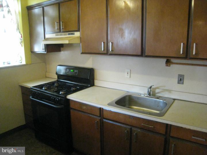 817 Marlyn Road Philadelphia, PA 19151 - Photo 9 of 20 Kitchen