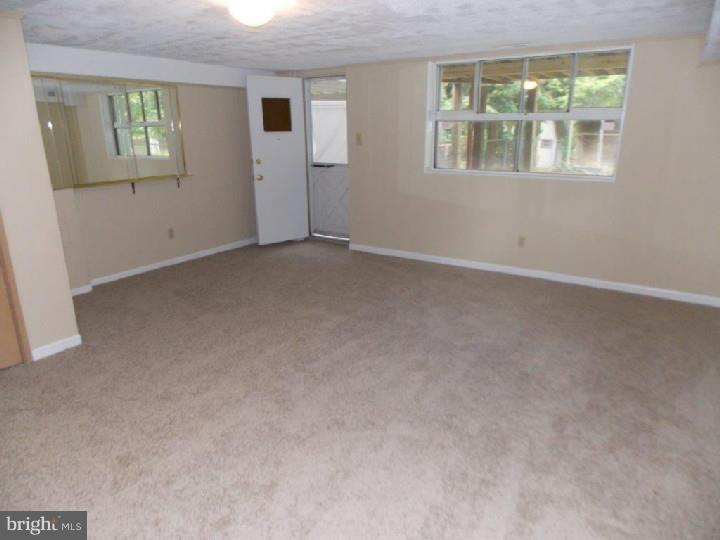11938 Dumont Road Philadelphia, PA 19116 - Photo 8 of 14 Family Room