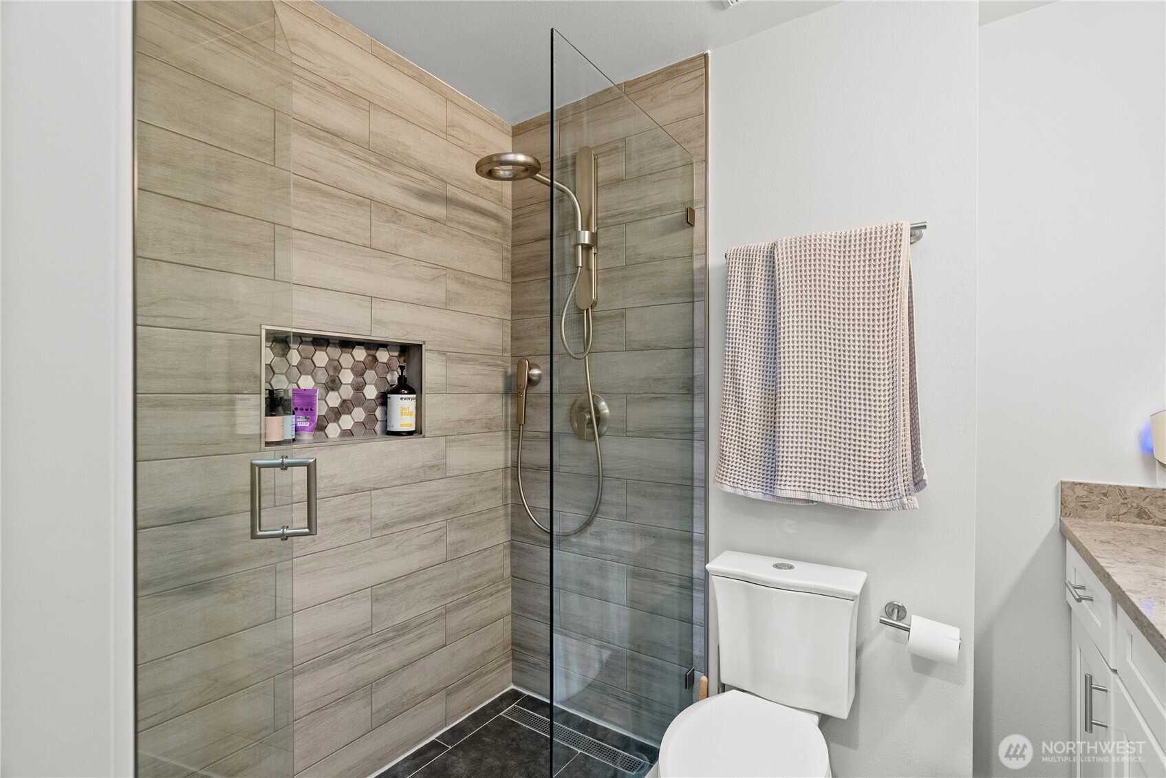 5421 South Roxbury Street Seattle, WA 98118 - Photo 15 of 37