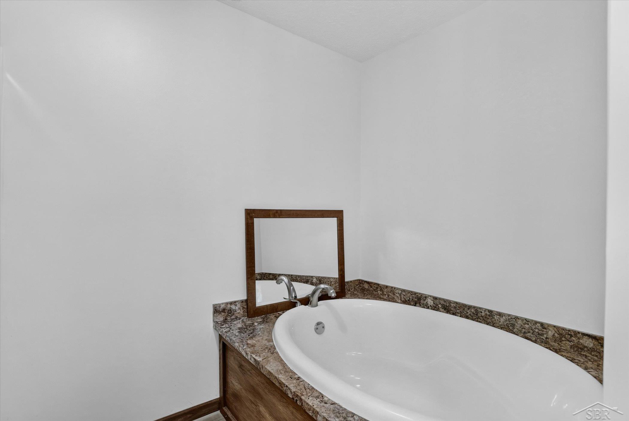 5590 North Jefferson Road Midland, MI 48642 - Photo 23 of 60
