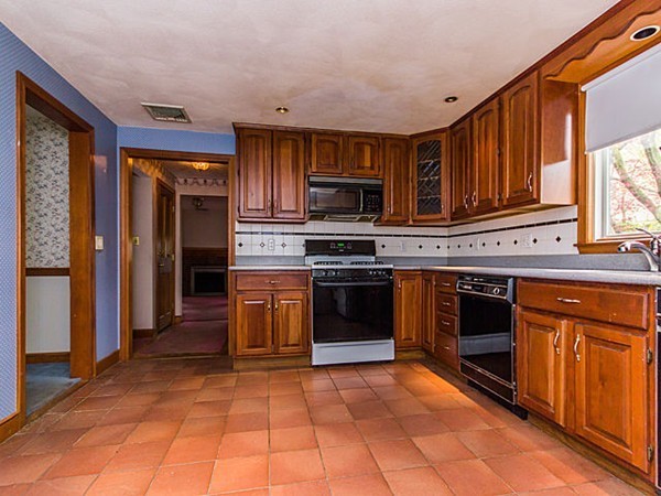 20 Harland Road Waltham, MA 02453 - Photo 3 of 28