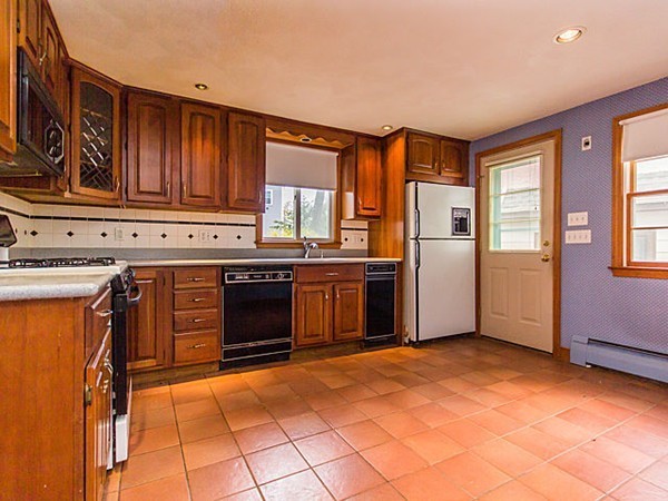 20 Harland Road Waltham, MA 02453 - Photo 4 of 28