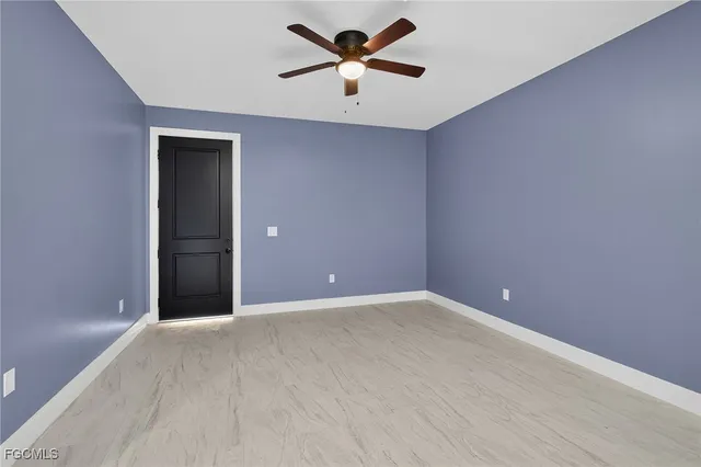 a view of a livingroom with a ceiling fan
