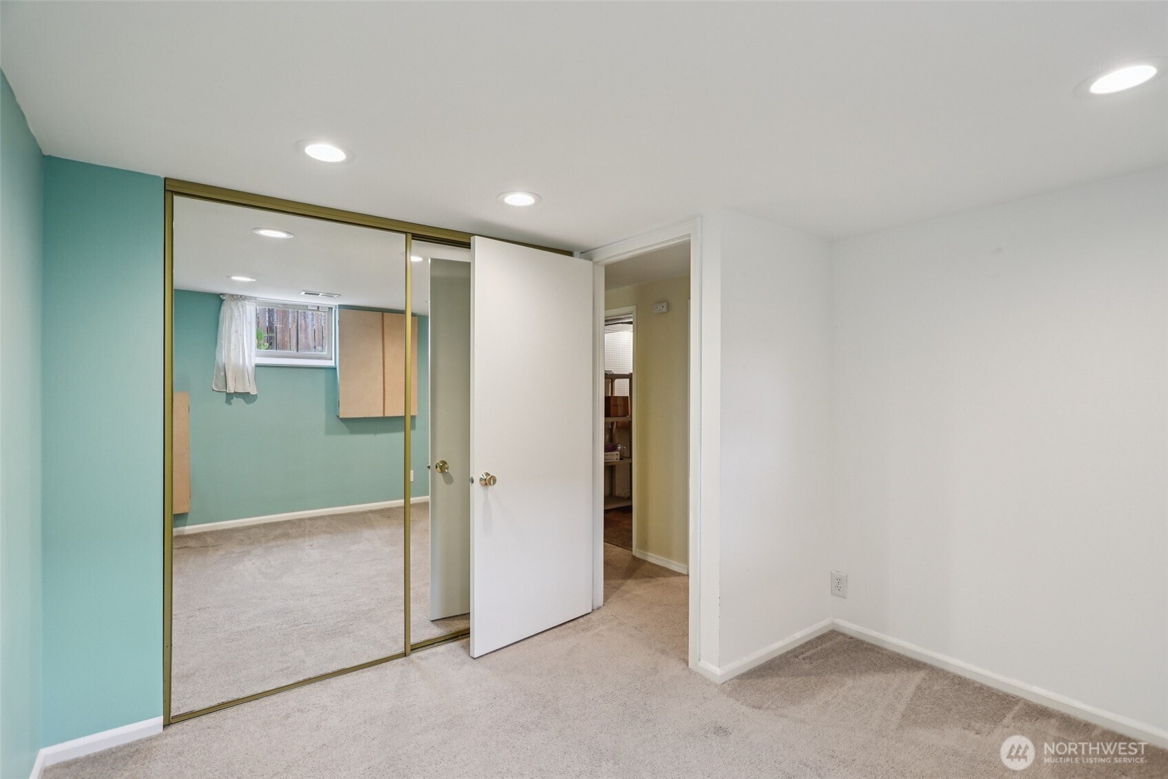 806 Southwest 126th Street Seattle, WA 98146 - Photo 24 of 34 Gallery Image 24