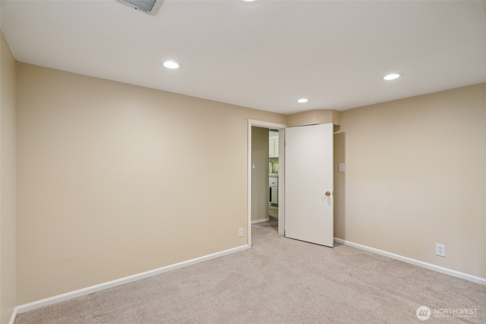806 Southwest 126th Street Seattle, WA 98146 - Photo 27 of 34 Gallery Image 27