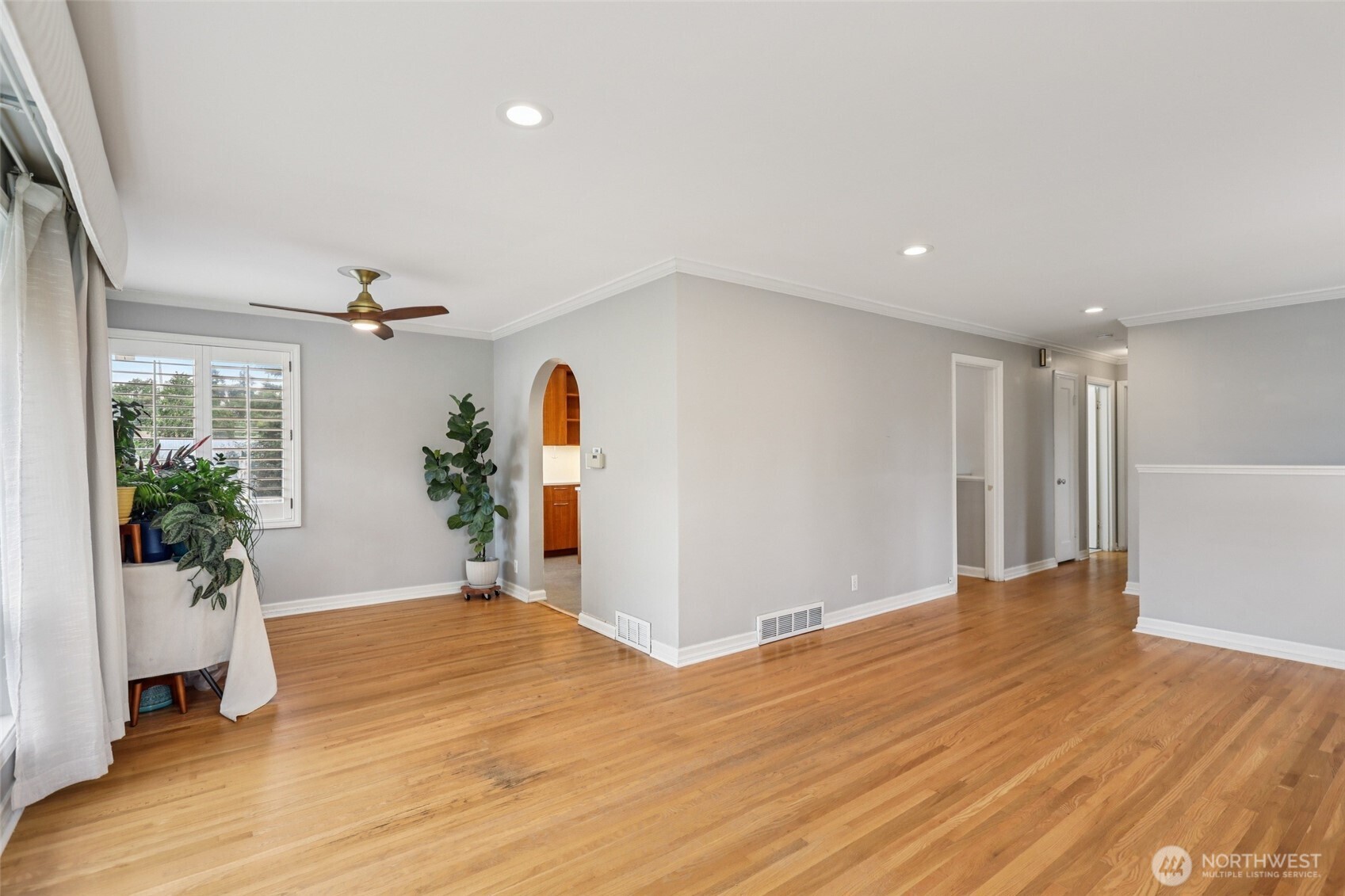 806 Southwest 126th Street Seattle, WA 98146 - Photo 5 of 34 Gallery Image 5