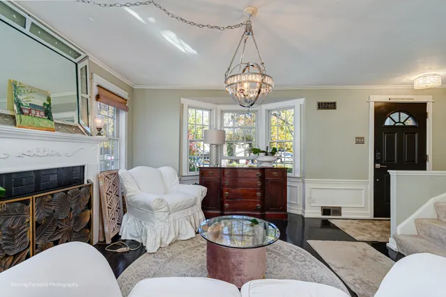 $484,900 | 11333 Hiawatha Lane, La Grange, IL 60525