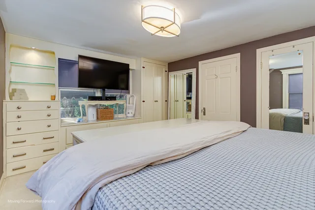 $484,900 | 11333 Hiawatha Lane, La Grange, IL 60525