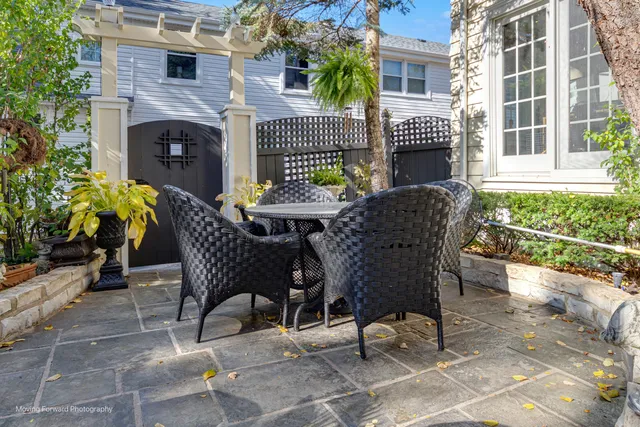 $484,900 | 11333 Hiawatha Lane, La Grange, IL 60525