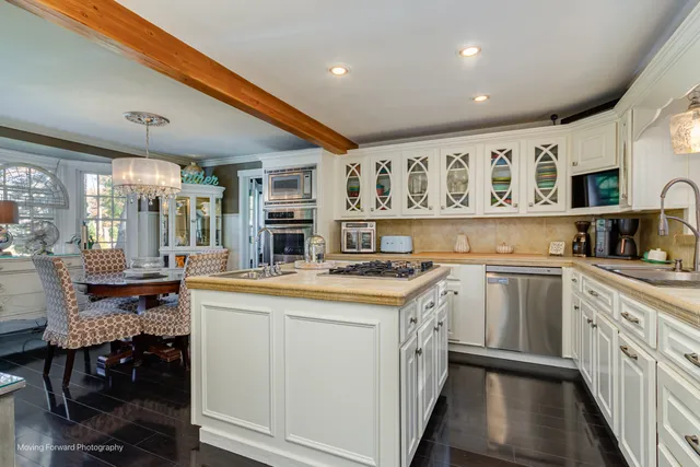 $484,900 | 11333 Hiawatha Lane, La Grange, IL 60525