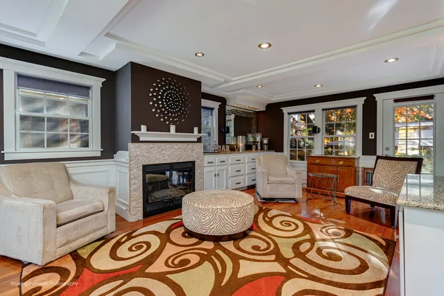 $484,900 | 11333 Hiawatha Lane, La Grange, IL 60525