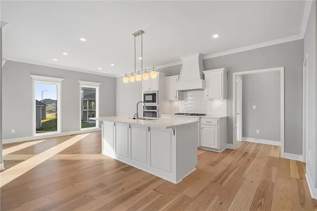 $660,780 | 7009 Northeast 103rd Court, Kansas City, MO 64156