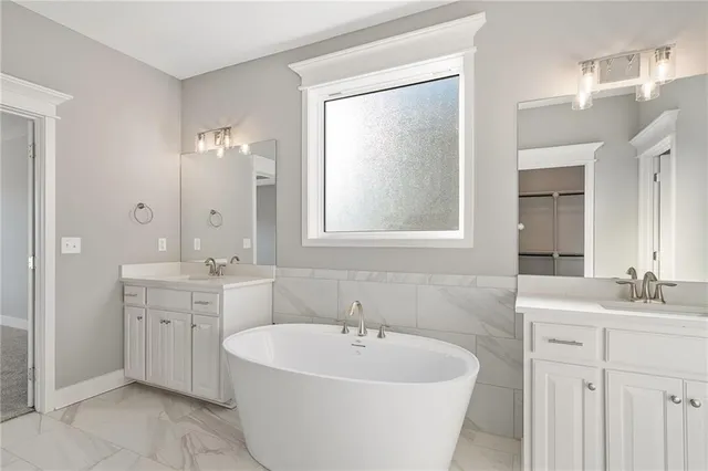 $660,780 | 7009 Northeast 103rd Court, Kansas City, MO 64156