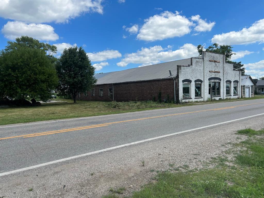 104 Maple Street Dana, IN 47847 - Photo 2 of 10