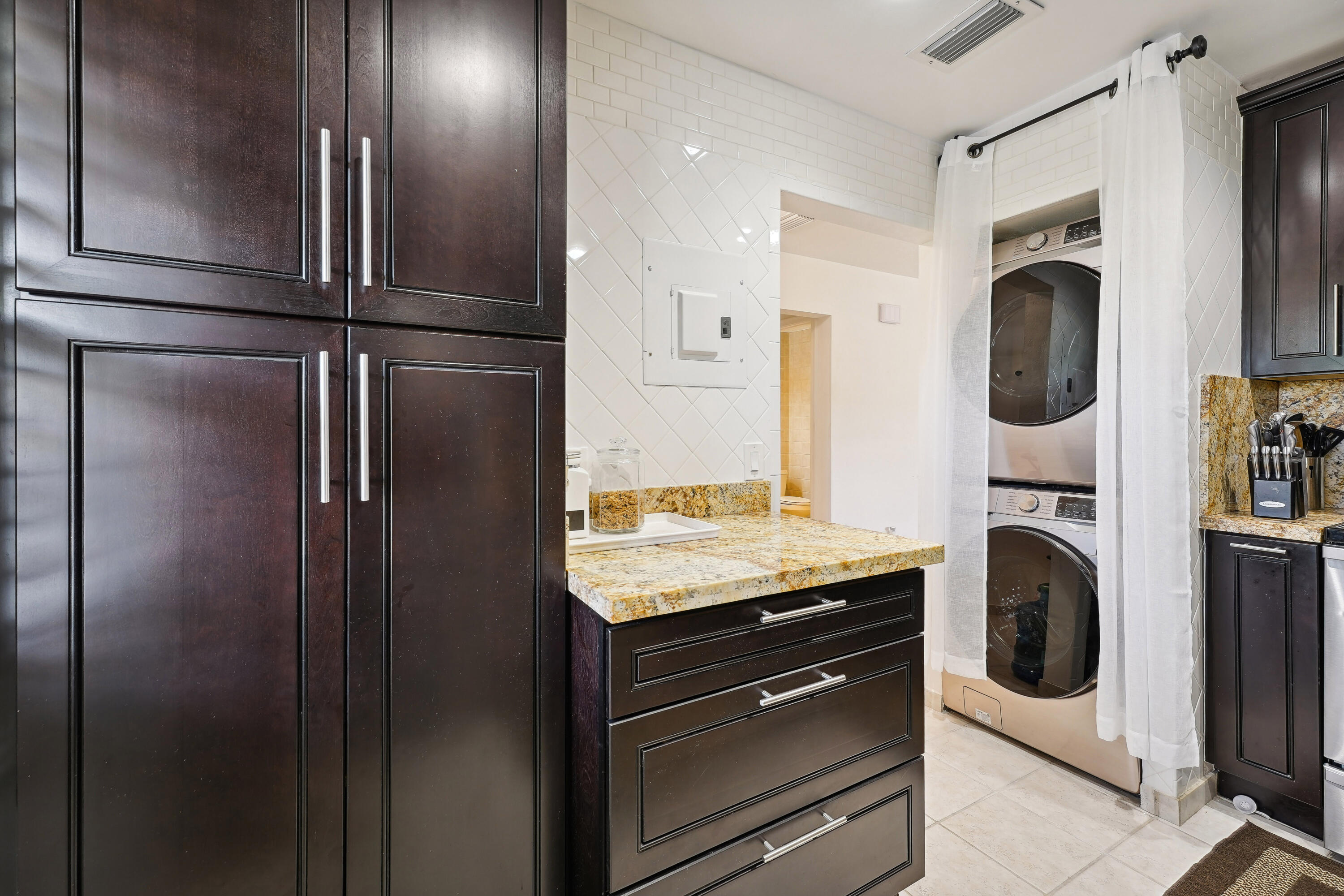 21650 Juego Circle, Unit 24B Boca Raton, FL 33433 - Photo 8 of 21 Kitchen