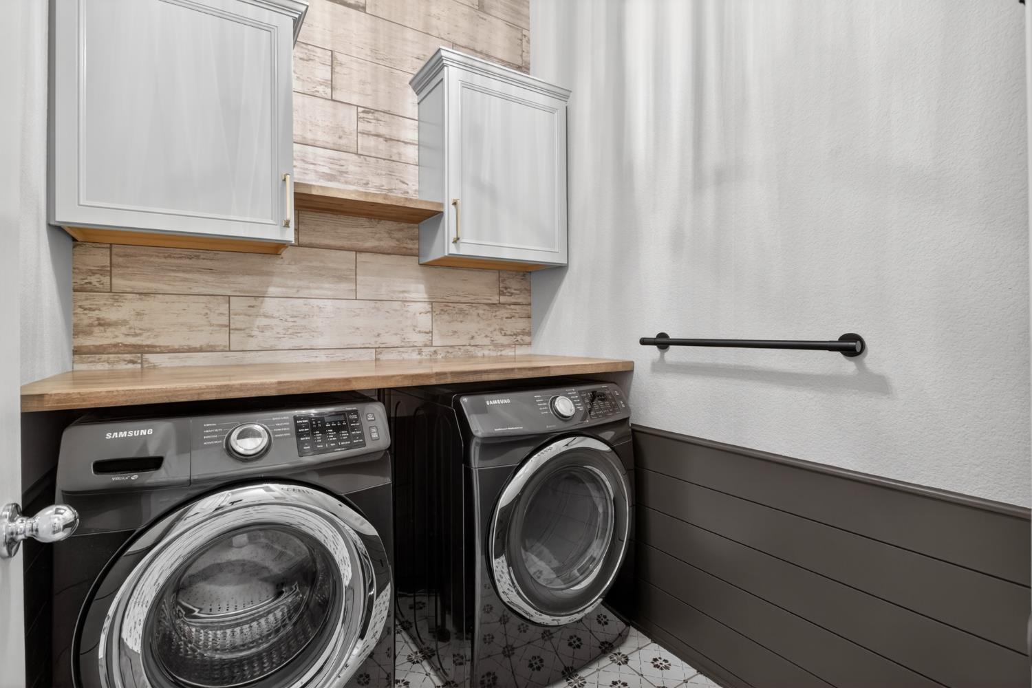 9016 Tee Patterson, CA 95363 - Photo 22 of 46 Designer Laundry Room