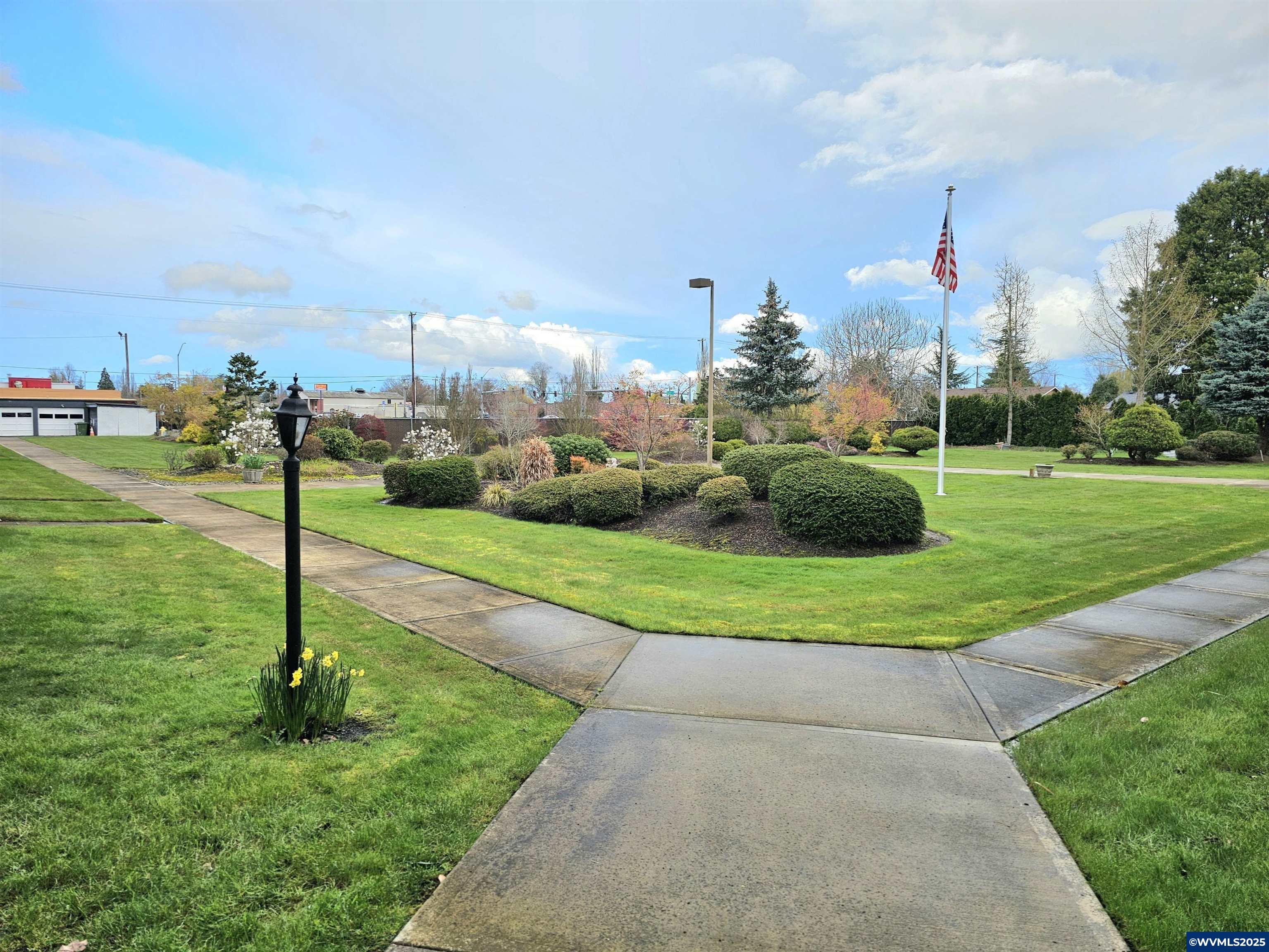 950 Evergreen Road, Unit 207 Woodburn, OR 97071 - Photo 5 of 33