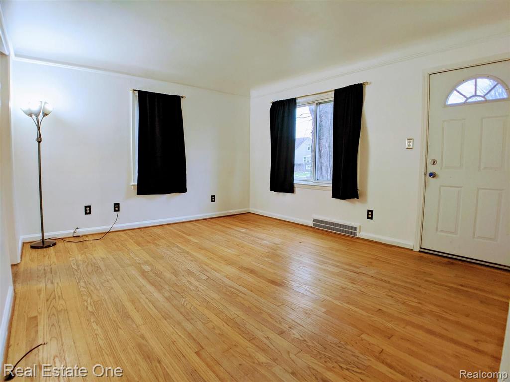 24501 Union Street Dearborn, MI 48124 - Photo 2 of 20
