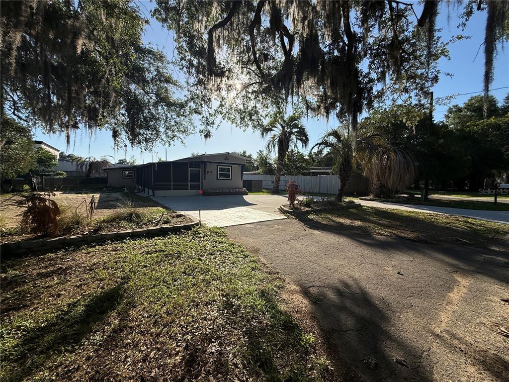 16715 Southeast 101st Ct Road Summerfield, FL 34491 - Photo 3 of 31