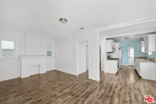 $2,989 | 2738 Cloverdale Avenue, Los Angeles, CA 90016