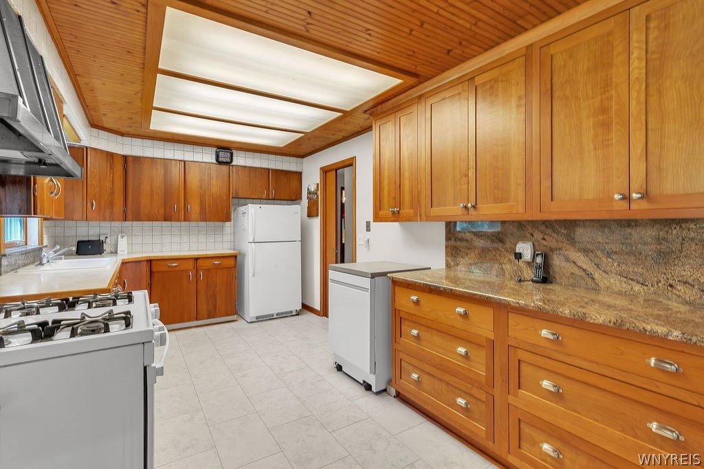 2000 West Blood Road East Aurora, NY 14052 - Photo 19 of 41 Kitchen