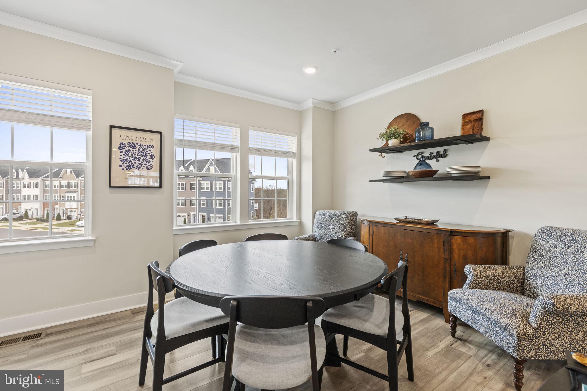 2045 Ivory Brook Road Baltimore, MD 21244 - Photo 12 of 39 a living room with furniture and a window