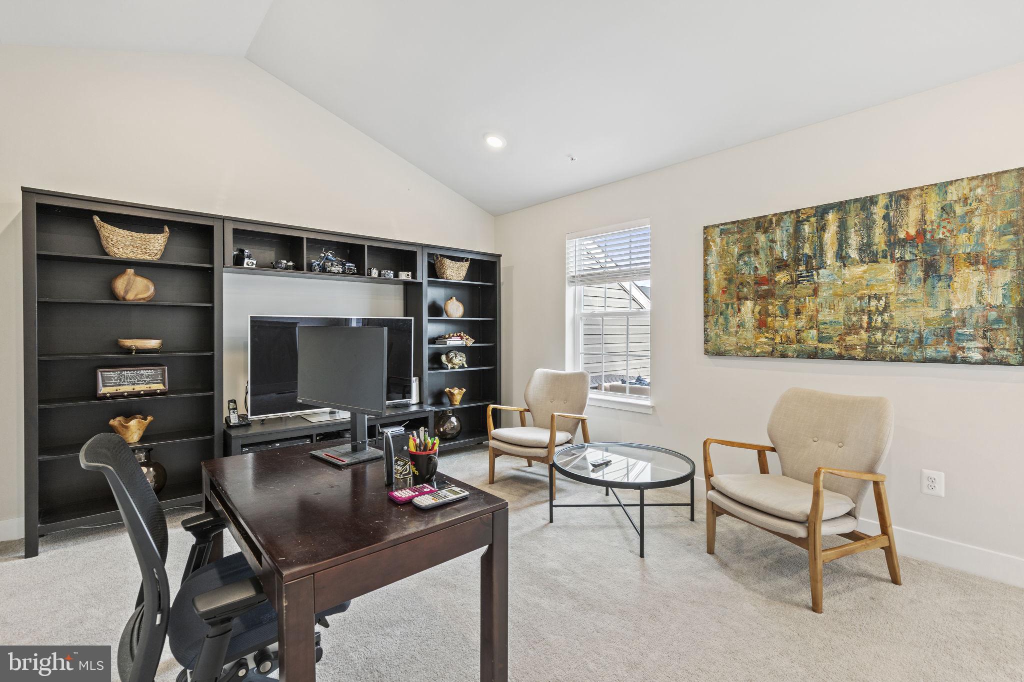 2045 Ivory Brook Road Baltimore, MD 21244 - Photo 28 of 39 a workspace with furniture