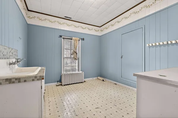 a view of a livingroom with a ceiling fan and window