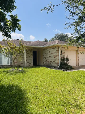 $2,000 | 31 Back Bay Circle, Galveston, TX 77551