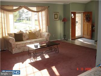 777 Parmentier Road Warminster, PA 18974 - Photo 3 of 12 Gallery Image 3