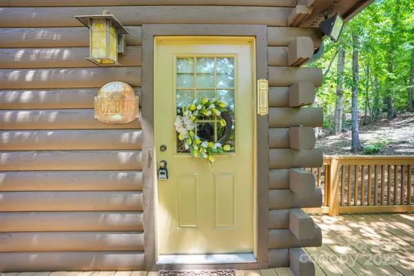 a view of entryway front of house