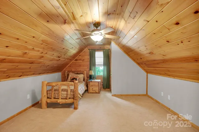 a view of livingroom with furniture