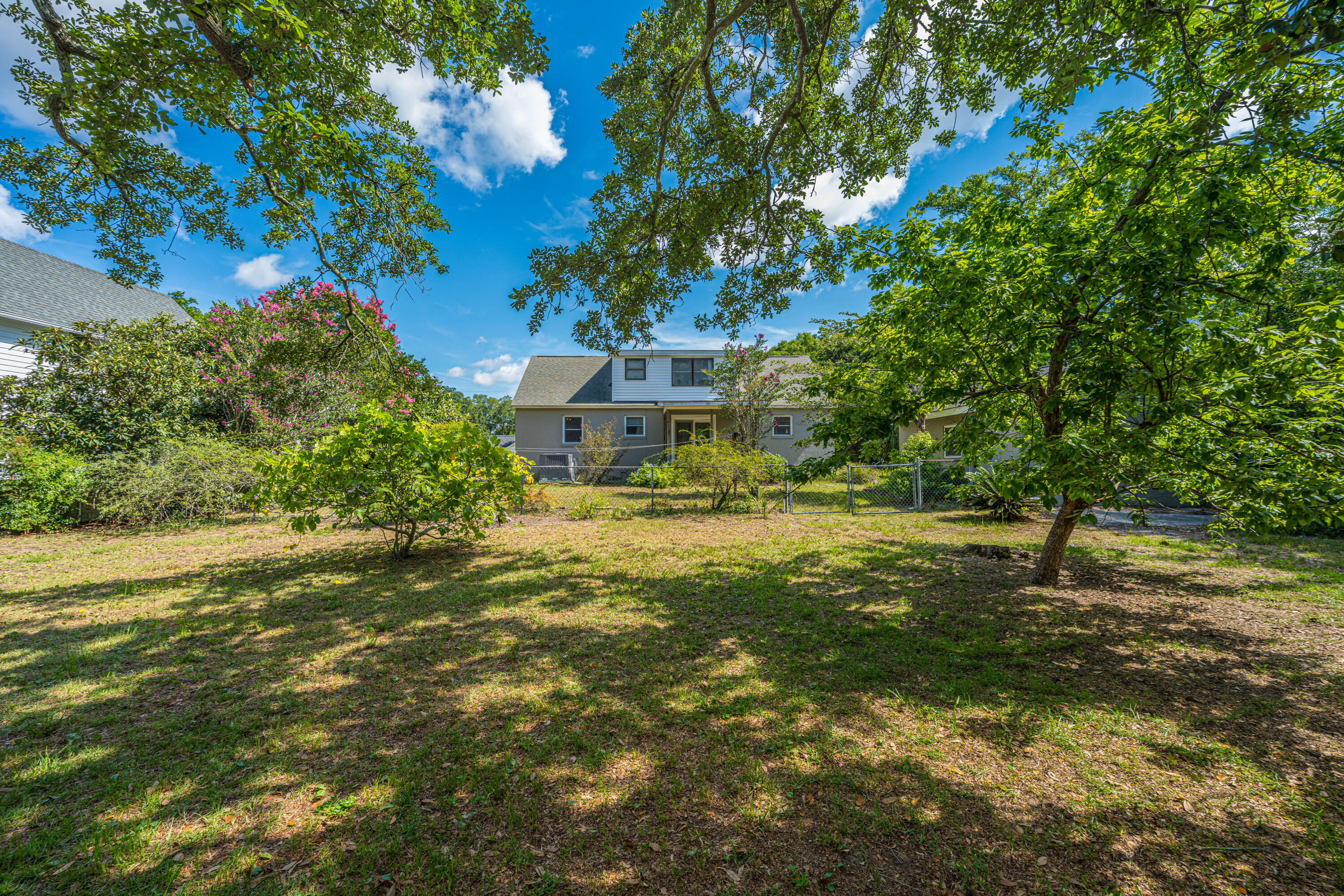 279 Hawthorne Street Mount Pleasant, SC 29464 - Photo 28 of 40 279 Hawthorne St