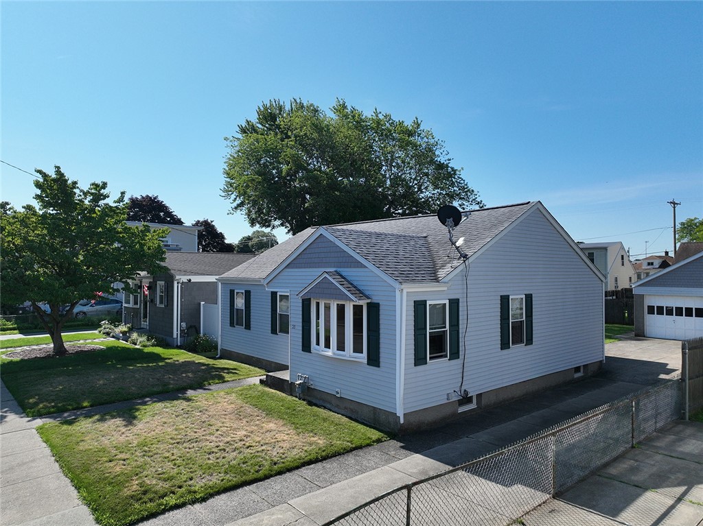 21 Benedict Street Pawtucket, RI 02861 - Photo 3 of 42