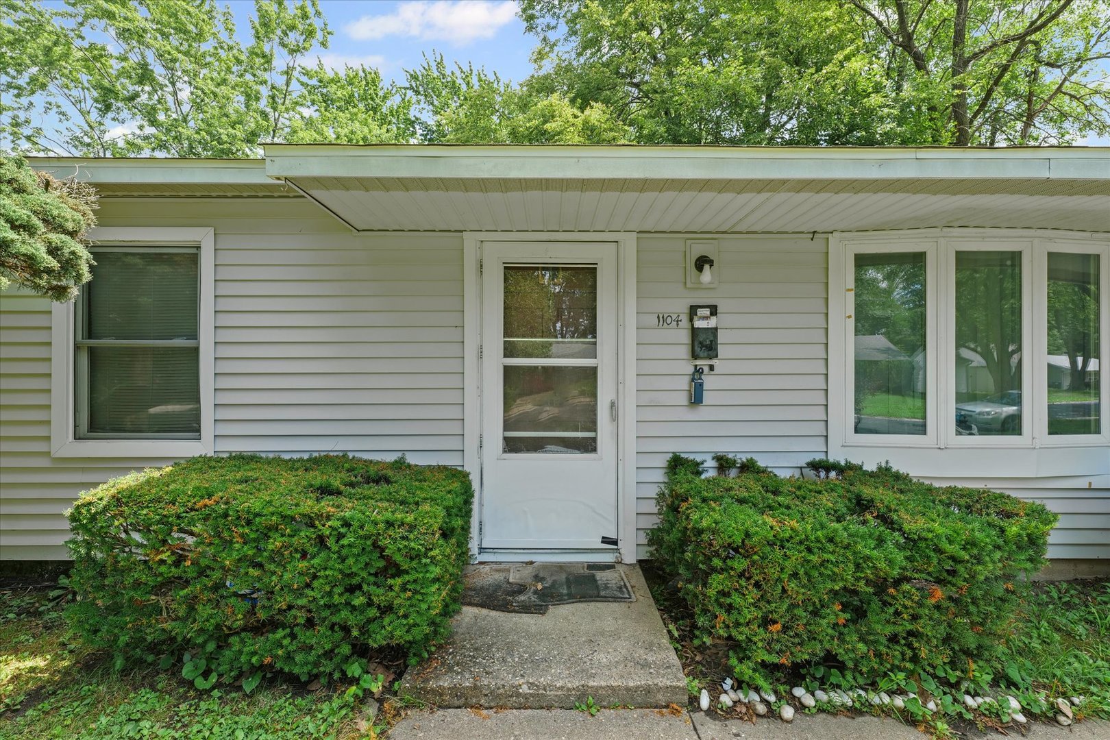 1104 Lanore Drive Urbana, IL 61802 - Photo 4 of 16 front view of a house