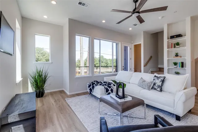 $399,000 | 3308 Birmingham Avenue, Unit C11, Dallas, TX 75210