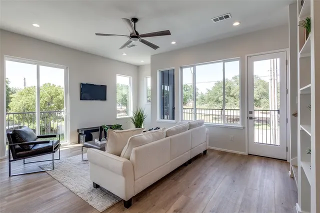 $399,000 | 3308 Birmingham Avenue, Unit C11, Dallas, TX 75210