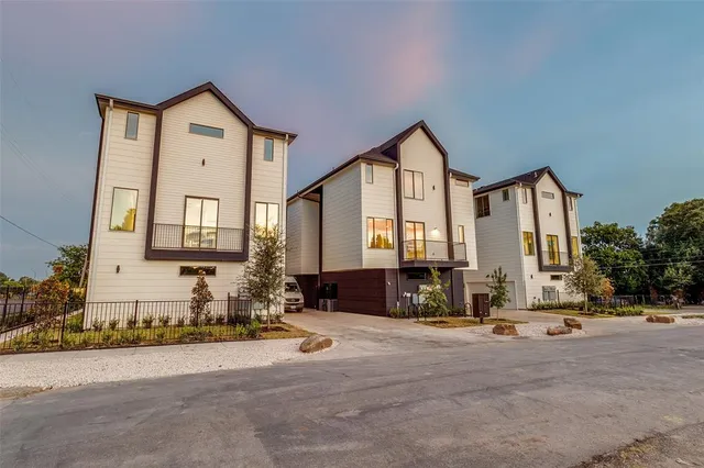 $399,000 | 3308 Birmingham Avenue, Unit C11, Dallas, TX 75210