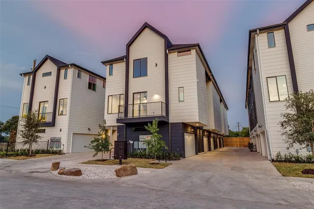 $399,000 | 3308 Birmingham Avenue, Unit C11, Dallas, TX 75210