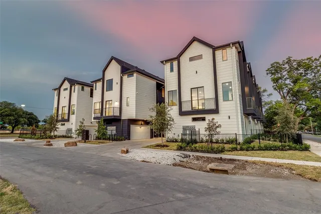 $399,000 | 3308 Birmingham Avenue, Unit C11, Dallas, TX 75210